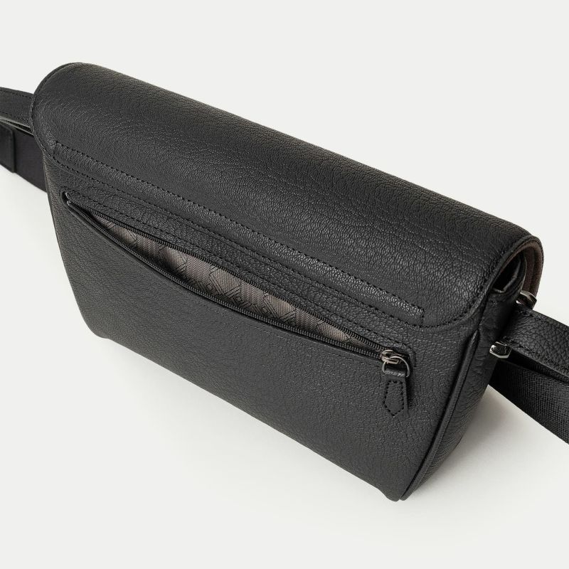 ゴート フラップショルダーバッグ《Angle》 - Black - | ETiAM ゴート フラップショルダーバッグ《Angle》 - Black - | ETiAM
