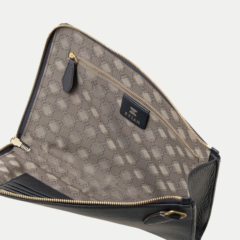 eitamページ シュリンク クラッチバッグ《Exceed》 - Dark Navy - | ETiAM