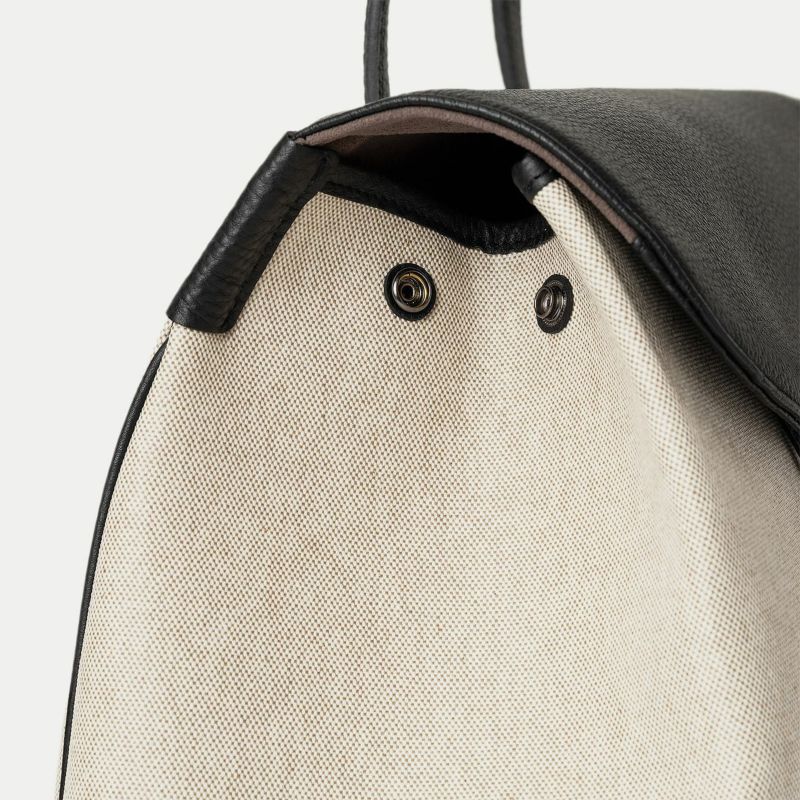キャンバス フラップトートバッグ(L)《Embrace》 - Black - | ETiAM