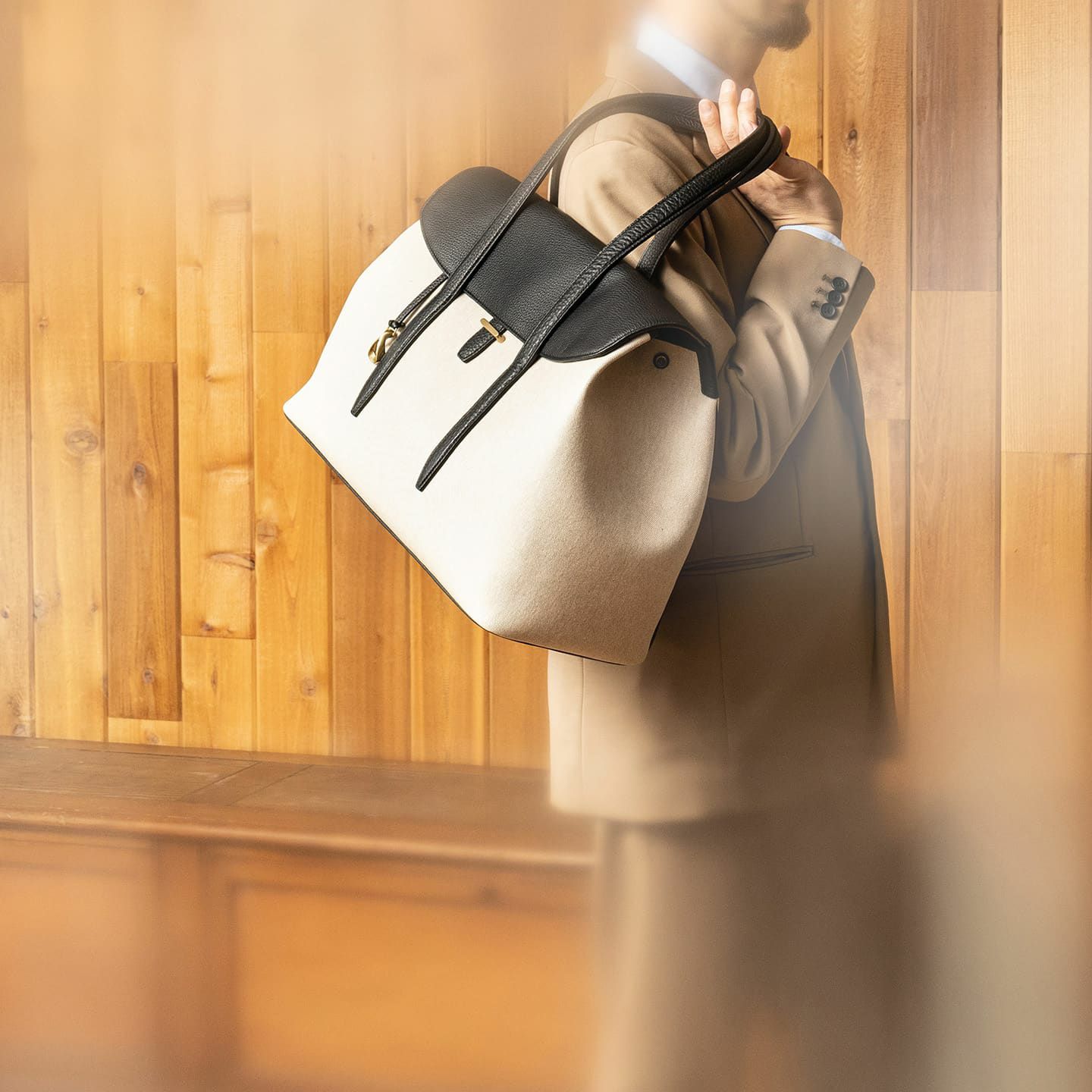 キャンバス フラップトートバッグ(L)《Embrace》 - Black - | ETiAM