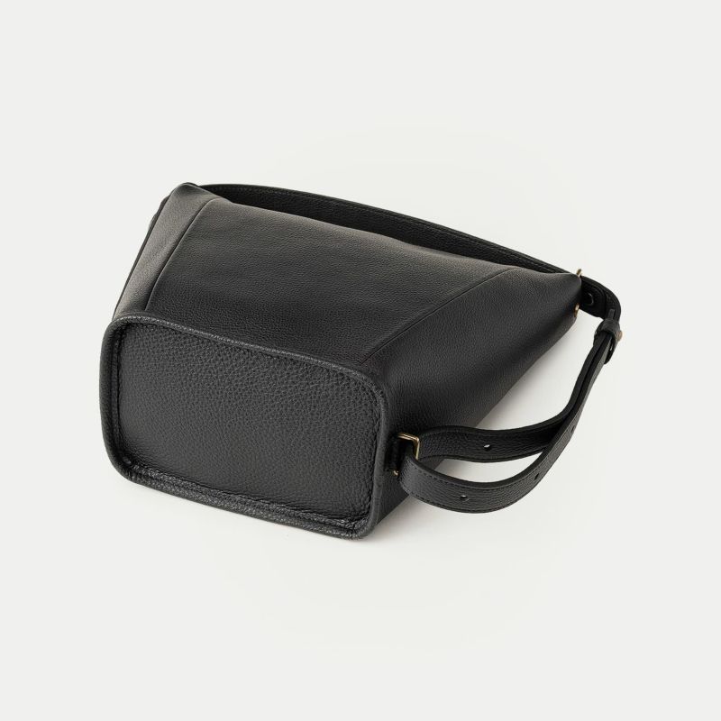 シュリンク ハンド&スリングバッグ《Buddy》 - Black - | ETiAM