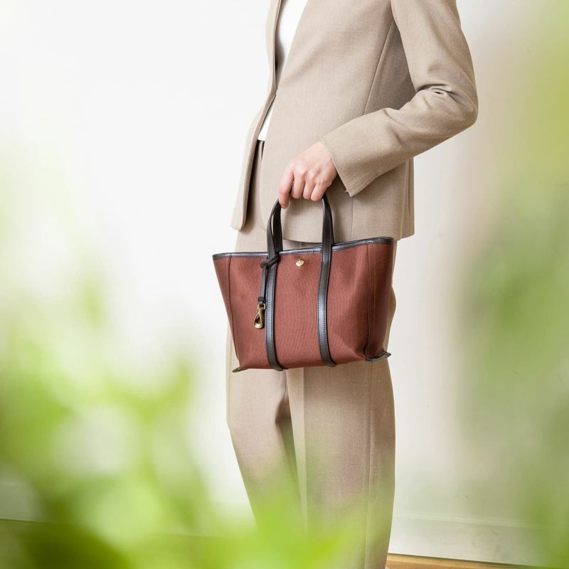 Color：Brown