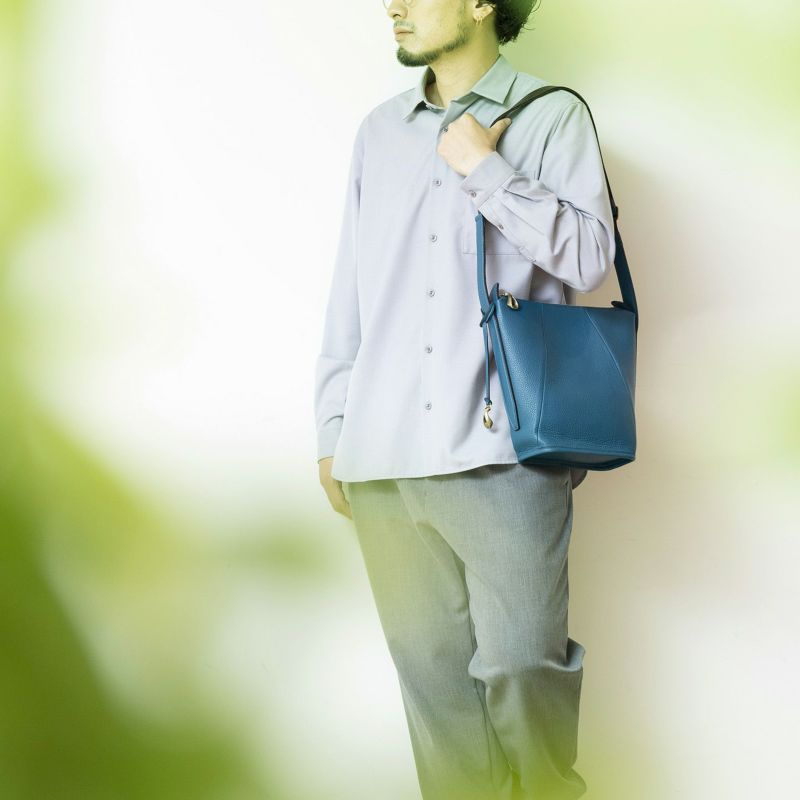 22時迄限定価格 美品　保存袋付ETIAM シュリンク横型ミニショルダーグリーン 22時迄限定価格 美品 保存袋付ETIAM シュリンク横型ミニショルダーグリーン