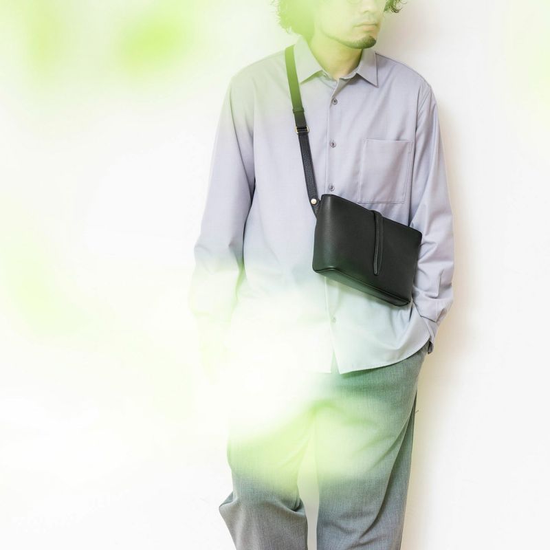 ETiAM ボディバッグ British green シュリンク ミニショルダーバッグ《Swing》 - British Green