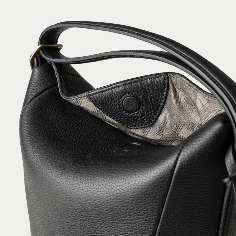 シュリンク ハンド＆バングルバッグ《Follow》 - Black - | ETiAM