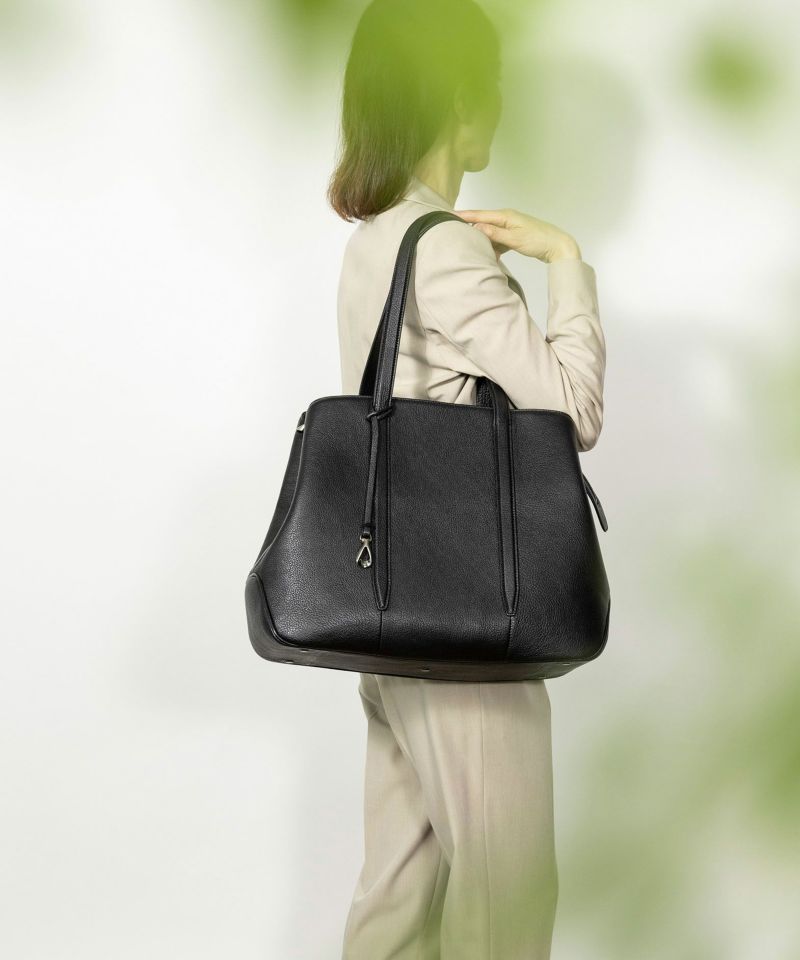 シェーブル ファスナートートバッグ（L）《Flexi》 - Black - | ETiAM