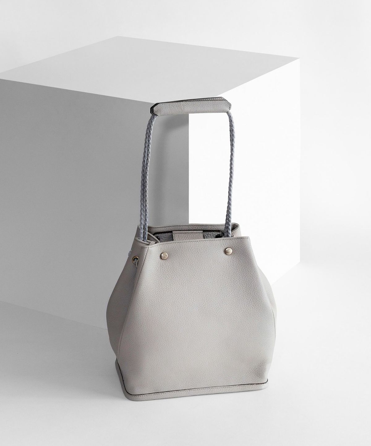 シュリンク ドローストリングバッグ《Cocoon》 - Light Gray -