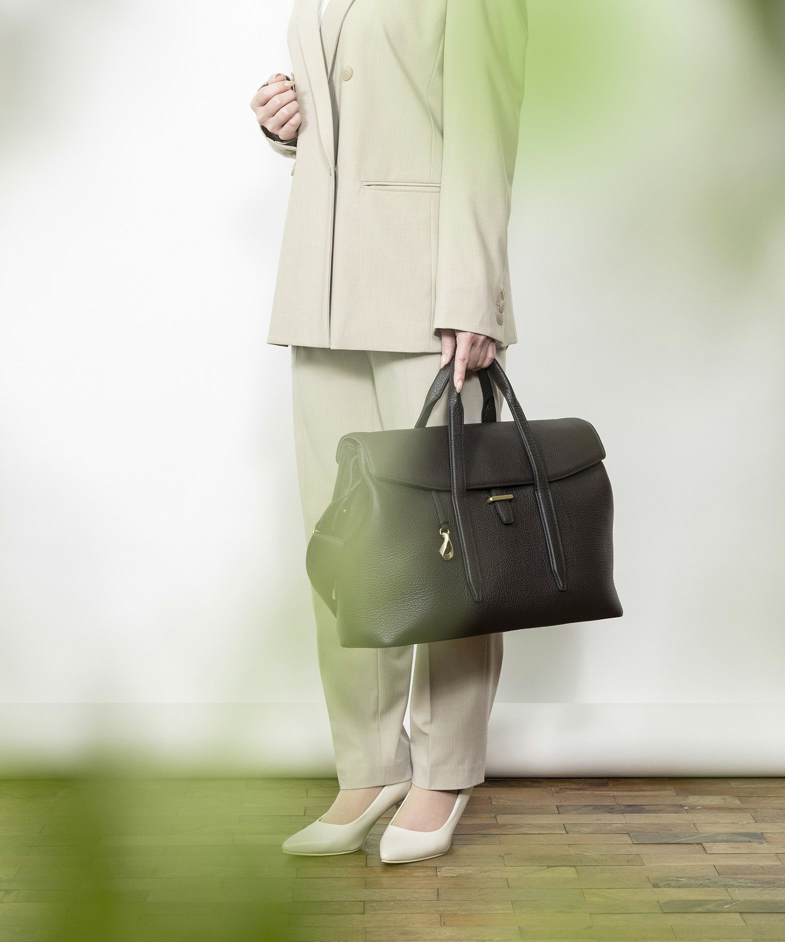 Color：Umber Brown