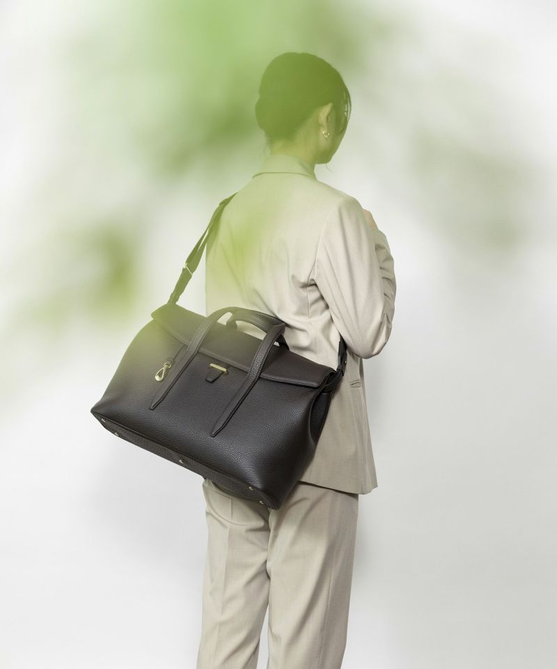 シュリンク フラップブリーフケース《Bliss》 - Black - | ETiAM