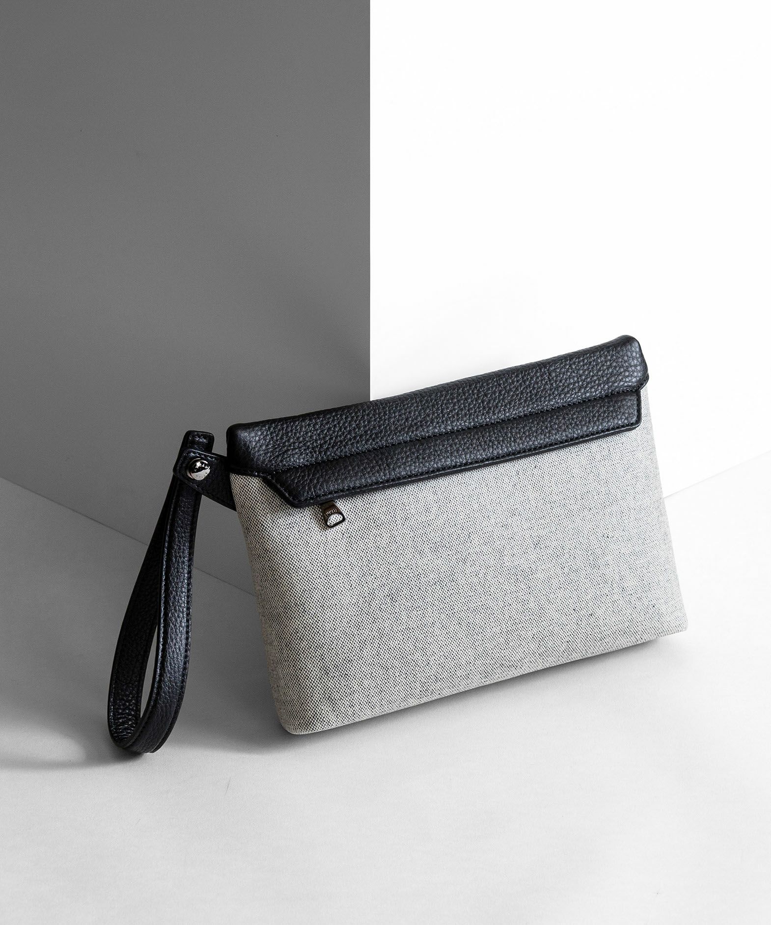 EMMETI × ETiAM キャンバス ポーチ《Trot》 - Black -