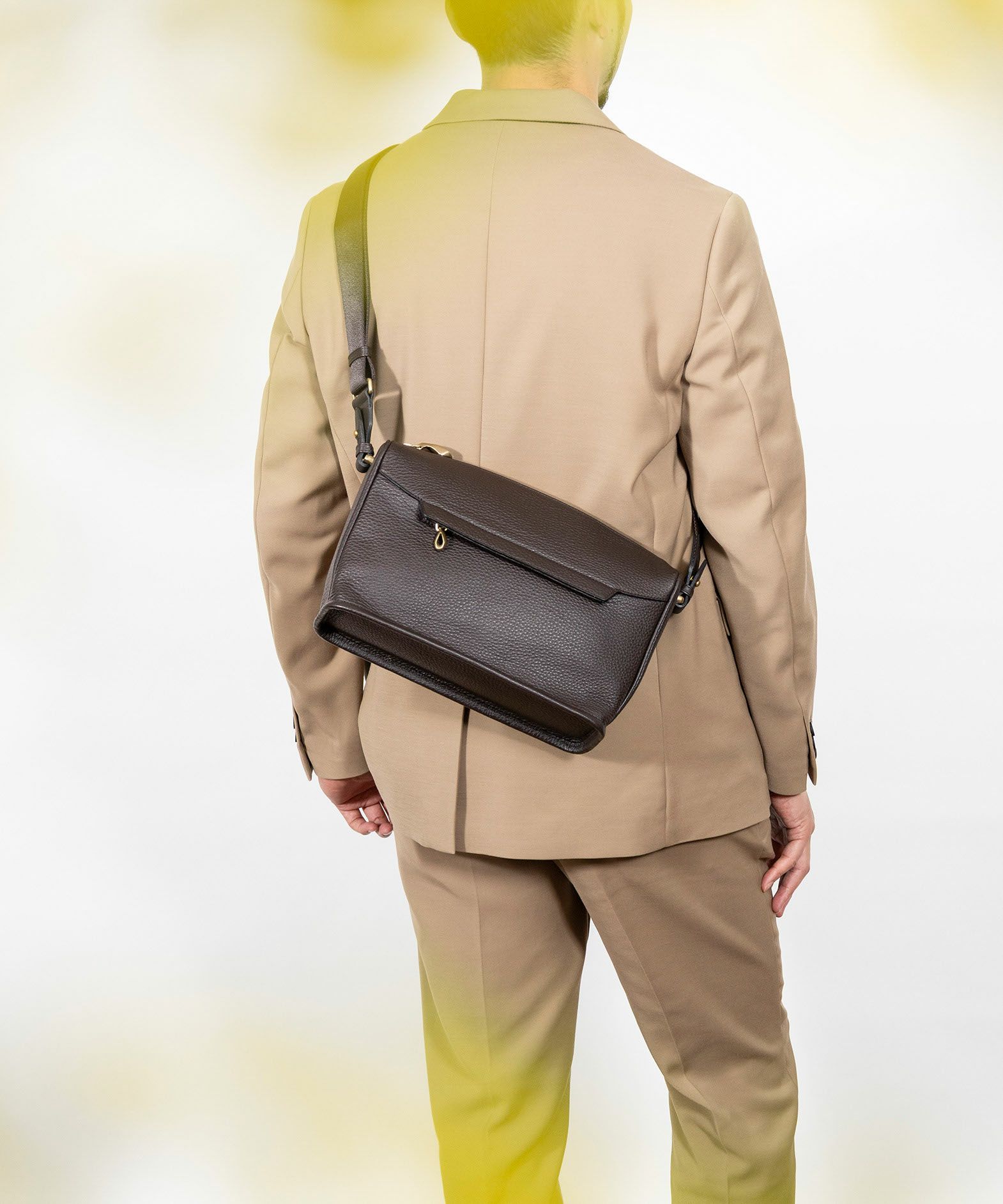 Color：Umber Brown