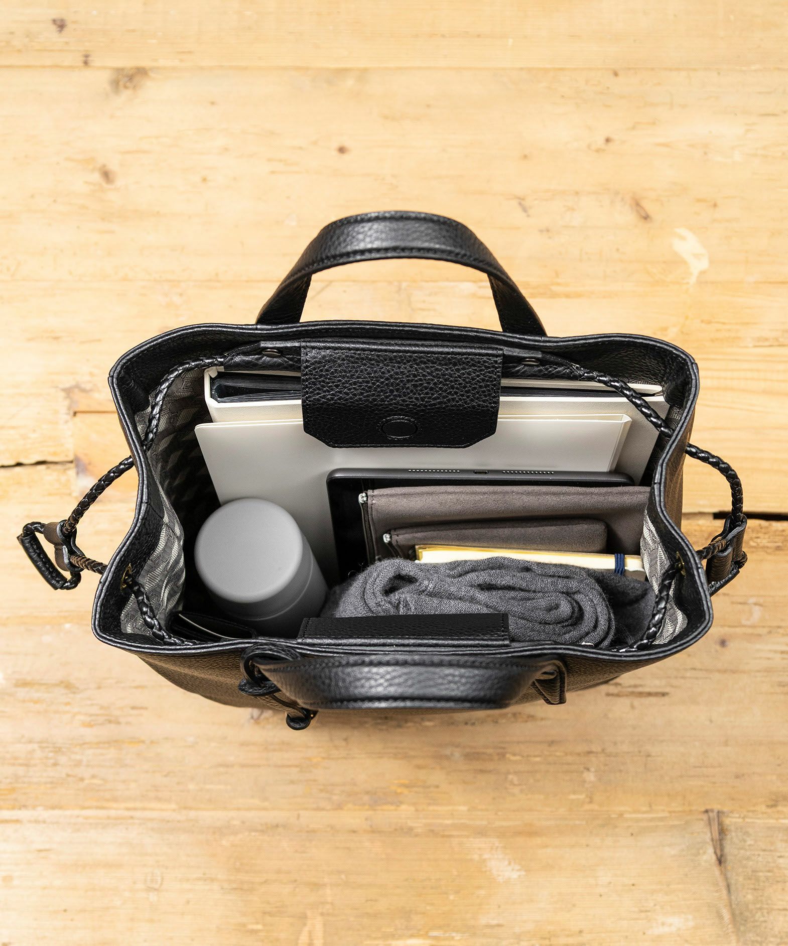 収納量の参考イメージとなります。　※Color：Black